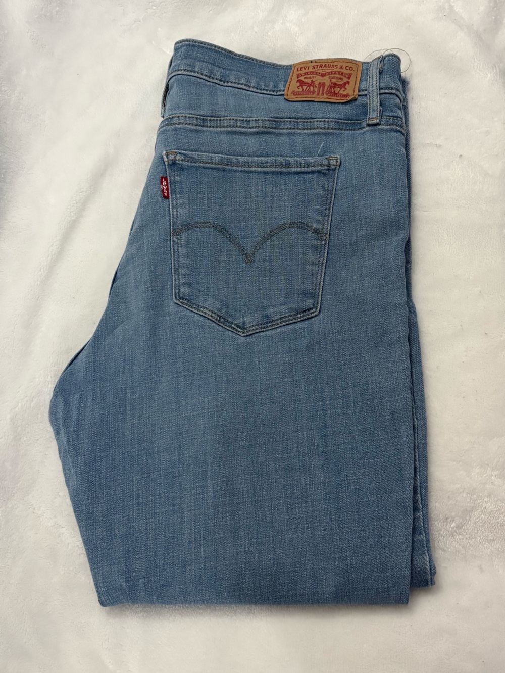 Levi's Women's Light Blue Slim Straight Jeans